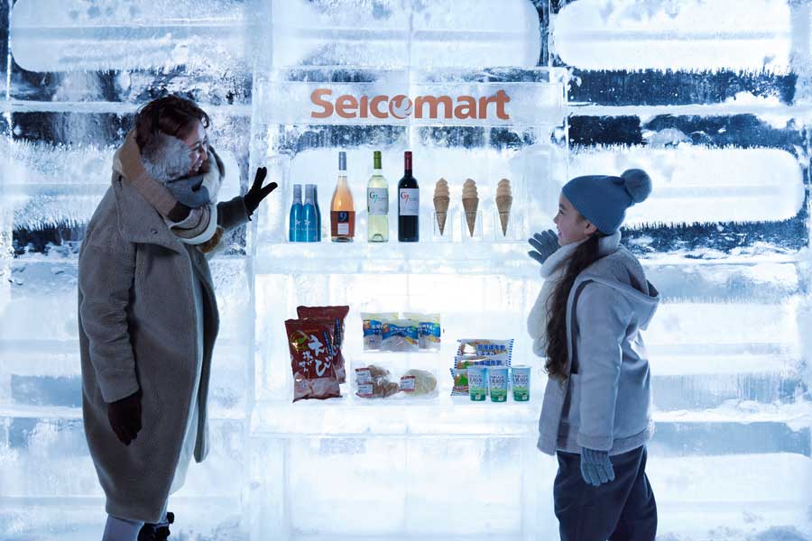 セイコーマートの商品が並ぶ「氷のセイコーマート」が登場