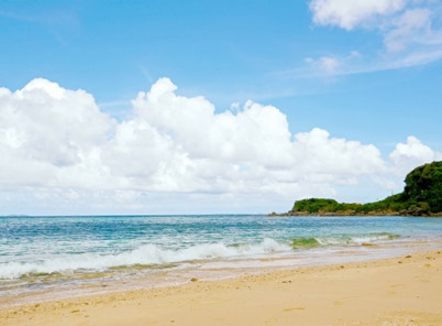 沖縄でサーフィンを楽しもう おすすめポイントを教えて 沖縄旅行 北海道旅行のことなら国内格安旅行 格安ツアーのニーズツアー